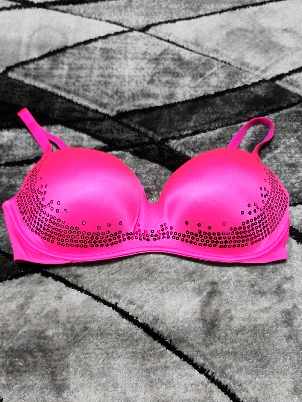 VICTORIA SECRET 2012 NEON PINK SEQUINS PADDED PUSH-UP WIRELESS BRA